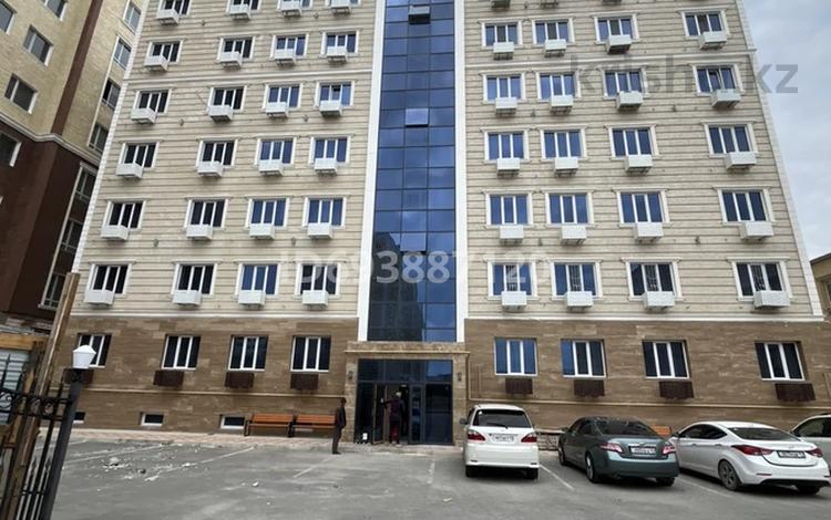 4-комнатная квартира, 159.8 м², 7/7 этаж, 17-й мкр 49 — колледж Ахмет ұлас за ~ 41.5 млн 〒 в Актау, 17-й мкр — фото 2