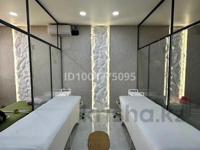 Салоны красоты, медцентры и аптеки, студии · 100 м² за 60 000 〒 в Актау, 17-й мкр