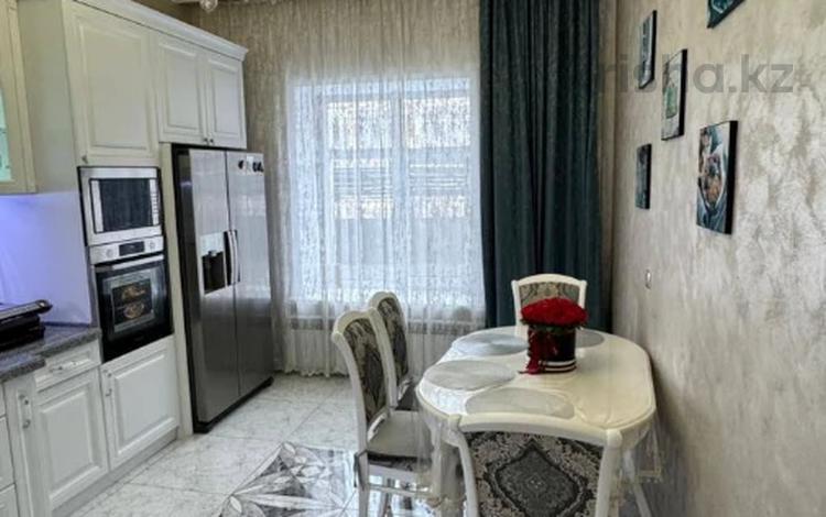 3-комнатная квартира · 84 м² · 1/3 этаж, мкр Михайловка , Аманжолова 94/3 за 67 млн ₸ в Караганде, Казыбек би р-н — фото 3
