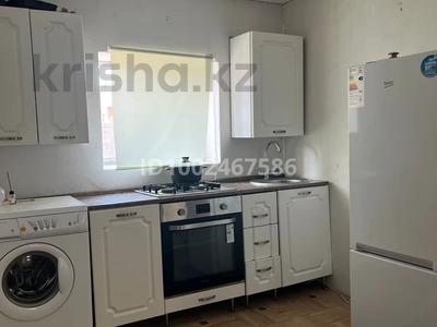 Отдельный дом · 1 комната · 32 м², мкр Кунгей , Шолпан джандарбековой 29 — Школа мечеть магазин за 100 000 〒 в Караганде, Казыбек би р-н