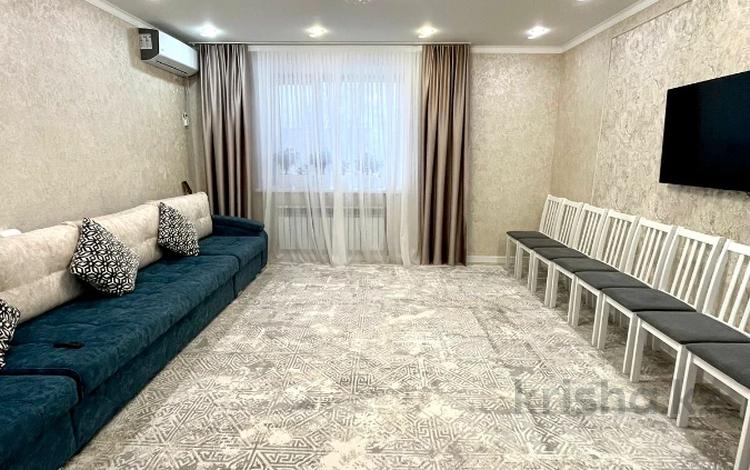 3-комнатная квартира · 99.9 м² · 3/5 этаж, мкр Кунаева за 39 млн ₸ в Уральске — фото 2