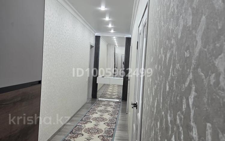 3-бөлмелі пәтер · 70 м² · 3/10 қабат, Муканова 21/3 — Школ Абай 104.баня Кызыл жар, бағасы: 35 млн ₸ в Караганде, Казыбек би р-н — фото 2
