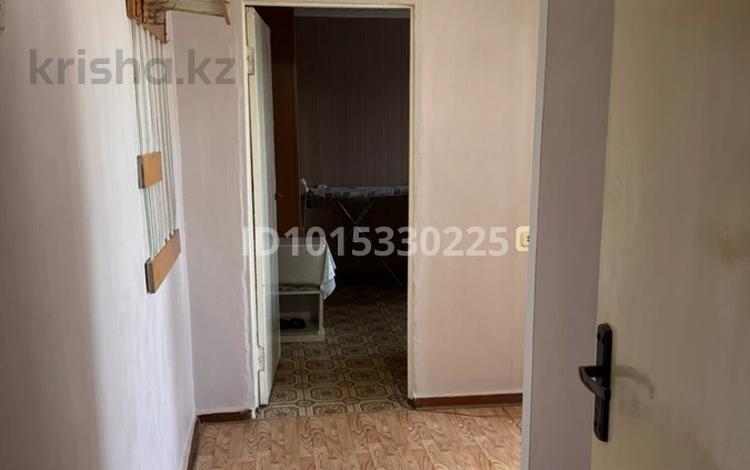 1-комнатная квартира · 34 м² · 8/9 этаж, Нуркена Абдирова 24/4 — 1000 мелочей, магазин «Мечта» за 13.5 млн ₸ в Караганде, Казыбек би р-н — фото 2