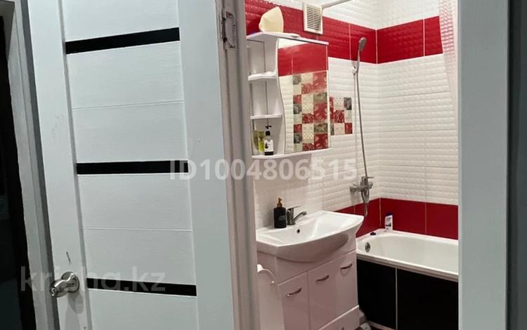 Отдельный дом · 4 комнаты · 105 м² · 8 сот., мкр Азаулы, Доминвалидов — Шолохова и курмангалиева за 28 млн 〒 в Уральске — фото 4