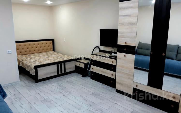 1-комнатная квартира · 40 м² · 9/10 этаж, Шакарима — Центр, Нива за 210 000 ₸ в Семее — фото 2