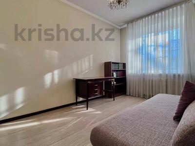 3-комнатная квартира, 90 м², 3/3 этаж, жамбыла 33 за 78.5 млн 〒 в Алматы, Медеуский р-н