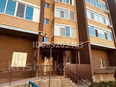 4-комнатная квартира · 136 м² · 2/5 этаж, Нур 7 за 70 млн 〒 в Уральске