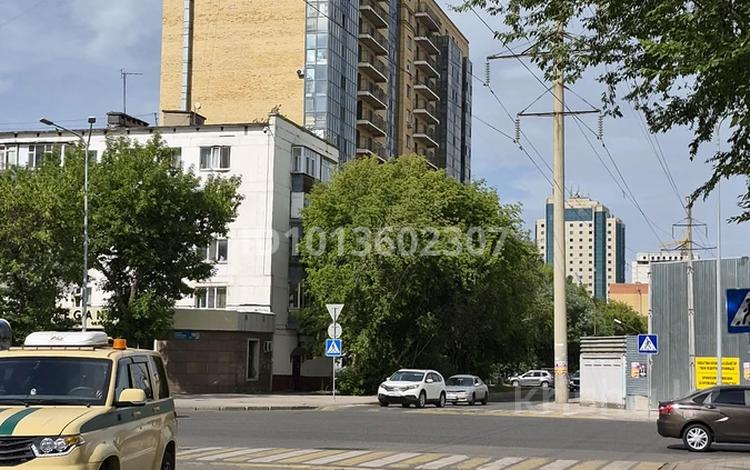 1-комнатная квартира · 56.5 м² · 10/15 этаж, Омарова 10 за 25 млн ₸ в Астане, р-н Байконур — фото 13