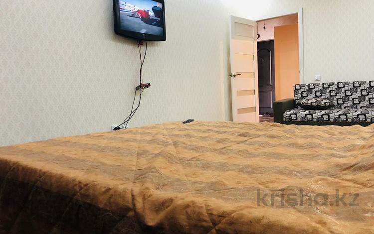 1-комнатная квартира, 40 м² посуточно, мкр Акбулак 43 за 10 000 〒 в Алматы, Алатауский р-н — фото 2