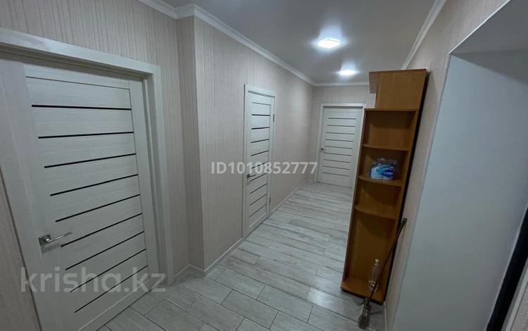 2-бөлмелі пәтер · 74.5 м² · 6/9 қабат, Самал 72/3, бағасы: 28 млн ₸ в Уральске — фото 2