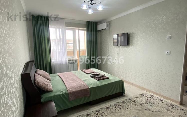 1-комнатная квартира · 34 м² · 5/10 этаж, мкр 8 — 101 стрелковая бригада возле рынка Алтай за 10 000 ₸ в Актобе — фото 2
