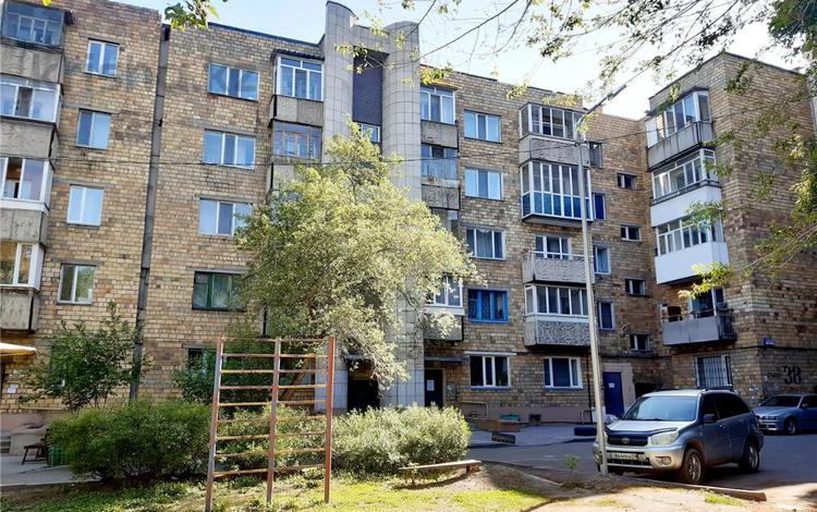 3-бөлмелі пәтер · 60 м² · 2/5 қабат, мкр Михайловка , Крылова 38, бағасы: 23 млн ₸ в Караганде, Казыбек би р-н — фото 24
