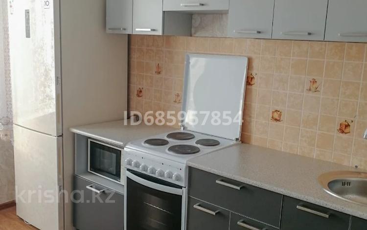 2-бөлмелі пәтер · 54 м² · 5/10 қабат, Мкр Степной-3 7, бағасы: 160 000 〒 в Караганде, Казыбек би р-н — фото 2
