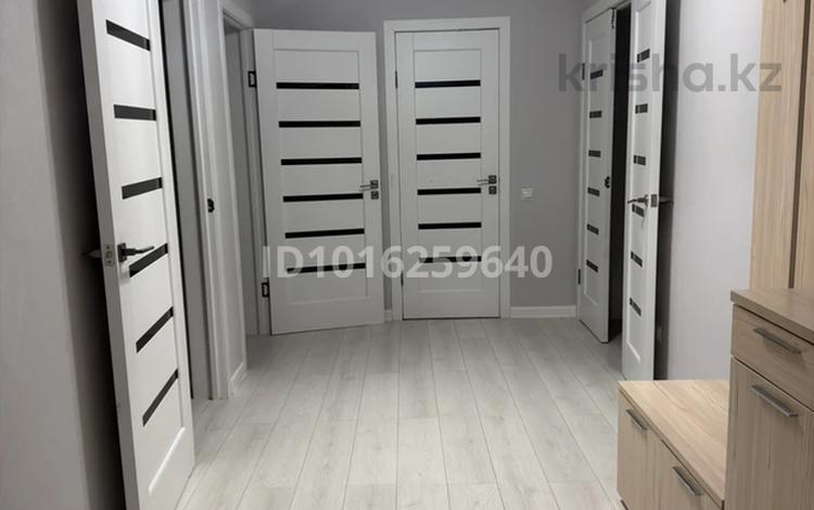 2-комнатная квартира · 80 м² · 8/10 этаж, мкр. Алтын орда, Алия Молдагулова 50а за 250 000 ₸ в Актобе — фото 2