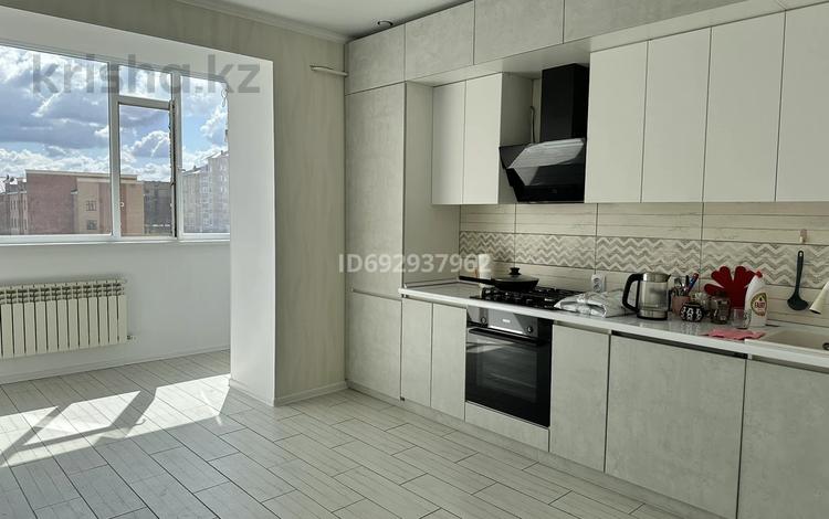 2-комнатная квартира · 96 м² · 2/5 этаж, мкр. Алтын орда, Мустафы Шокая 48в за 260 000 ₸ в Актобе — фото 2