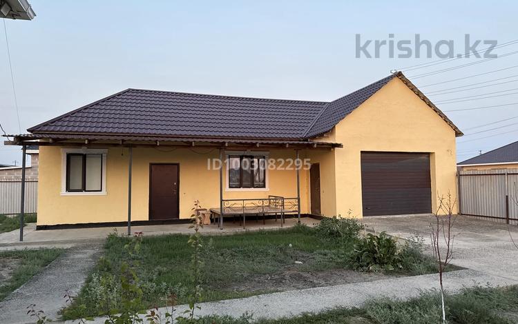 Отдельный дом · 1 комната · 40 м², мкр Кокарна, 28 — Клубничный рай за 100 000 〒 в Атырау — фото 2