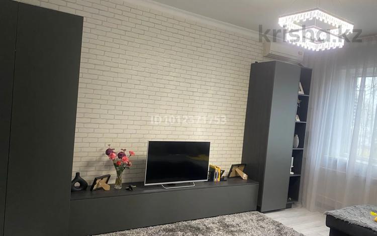 2-бөлмелі пәтер · 64 м² · 2/9 қабат, мкр Тастак-2 94 — Толе Би, бағасы: 300 000 ₸ в Алматы, Алмалинский р-н — фото 2