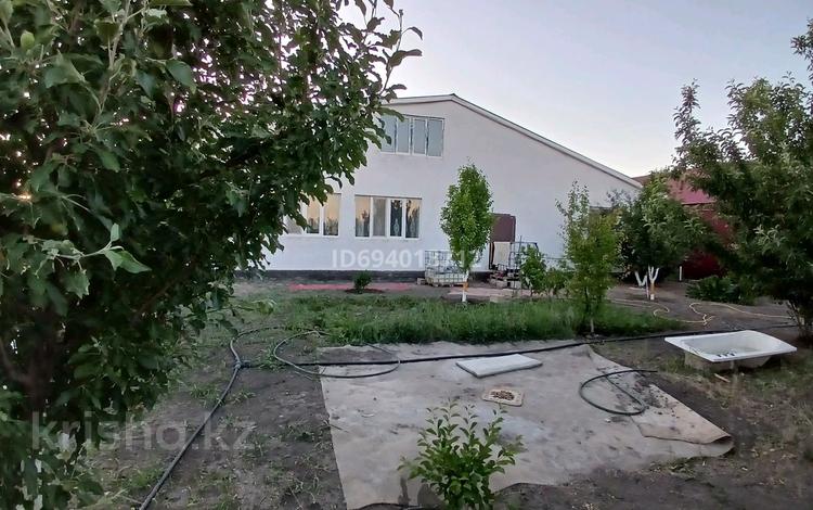 Жеке үй · 3 бөлме · 200 м² · 14 жүзд., мкр Береке, АНУ 171 — На берегу Урала, бағасы: 25 млн ₸ в Атырау — фото 11