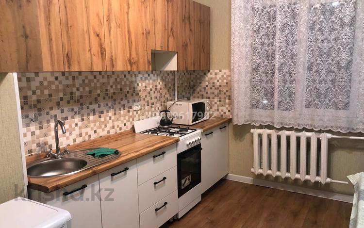 1-комнатная квартира · 40 м² · 7/9 этаж, мкр Аксай-4 16 за 230 000 ₸ в Алматы, Ауэзовский р-н — фото 2