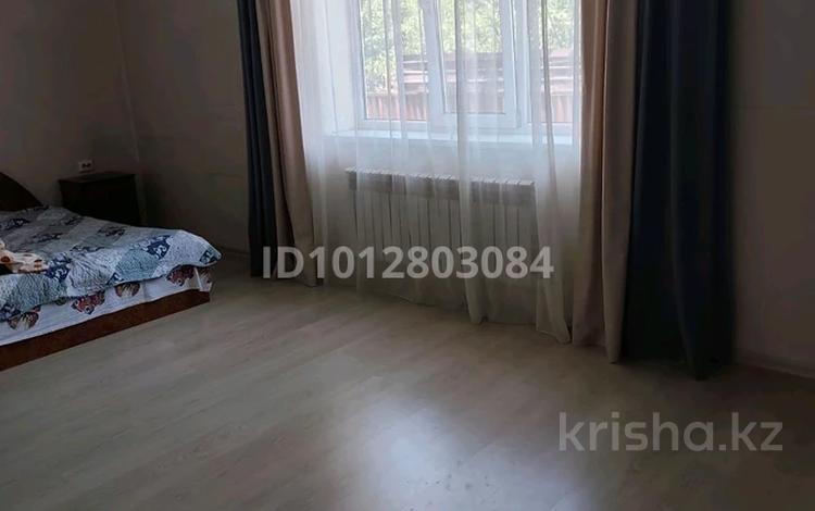 Отдельный дом · 4 комнаты · 160 м² · 12 сот., Яблочная 17 за 60 млн ₸ в Рахат (поселок Жалпаксай)  — фото 2