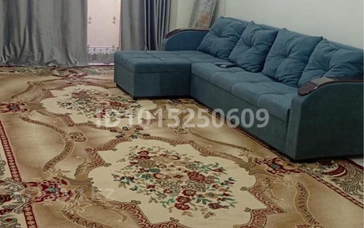1-комнатная квартира · 50 м² · 2/5 этаж, мкр Шугыла 2/13 — Сакен Жунисов, дом 2/13, корпус 27, кВ 11 за 210 000 ₸ в Алматы, Наурызбайский р-н — фото 2