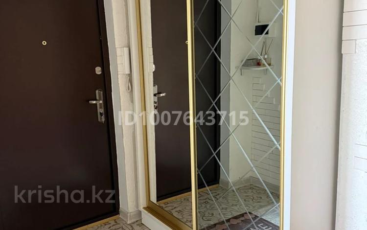 2-комнатная квартира · 62 м² · 9/10 этаж, мкр Аксай-1 11/7 за 300 000 ₸ в Алматы, Ауэзовский р-н — фото 2