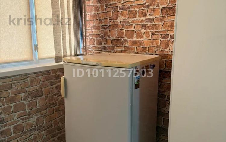 2-бөлмелі пәтер · 50 м² · 4/5 қабат, мкр 6, Мкр 6 Молдагулова 36 б, бағасы: 160 000 ₸ в Актобе — фото 2