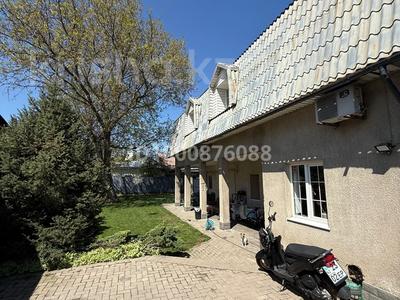 Отдельный дом · 6 комнат · 200 м², Доватора 5 за 999 999 〒 в Алматы, Медеуский р-н