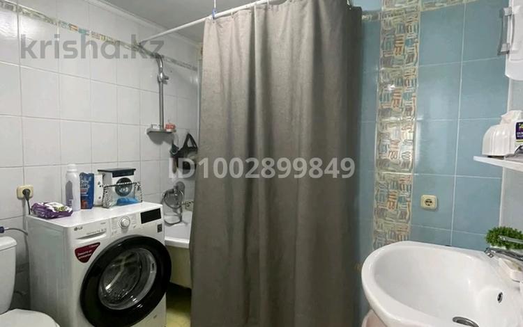 3-бөлмелі пәтер · 64 м² · 2/5 қабат, мкр 5 91/2 — Возле абая, бағасы: 21 млн ₸ в Актобе — фото 2