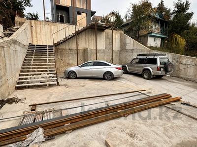 Участок · 4 сотки, мкр Баганашыл, Западная 27 — Срочная продажа ! Прекрасная возможность купить дом по цене 1 квартиры в верхней части города в Бостандыкском районе в мкр. Баганашыл. Рядом Храм Святого Владимира, Школа и детсад Тамос. Красивые виды на горы и город! Витражные окна. Теплый дом, все коммуникации подведены в дом. Во дворе бетонная стяжка и построили крепкую опорную стену. Очень выгодное предложение в данном районе, успейте купить ! Есть АПЗ. Все вопросы по телефону ! Также рассмотрим обмен на квартиру. за 28 млн 〒 в Алматы, Бостандыкский р-н