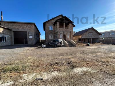 Отдельный дом · 6 комнат · 380 м² · 14 сот., мкр Новый Город, Ермекова 100 за 60 млн 〒 в Караганде, Казыбек би р-н