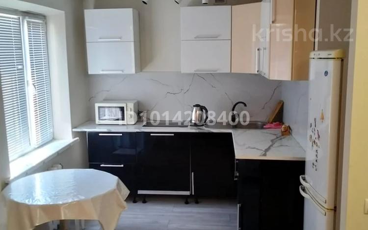 1-комнатная квартира · 36 м² · 1/5 этаж, Сабитова 34 — Омар Ата Жамал апа рядом,Вокзал,ресторан Айзере за 20 000 ₸ в Балхаше — фото 2