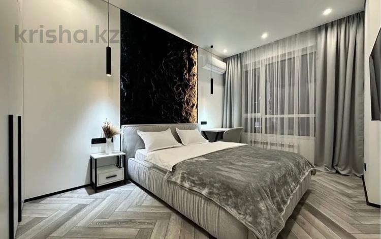 1-комнатная квартира · 50 м² · 11 этаж, Муканова 88 за 20 000 ₸ в Караганде, Казыбек би р-н — фото 2