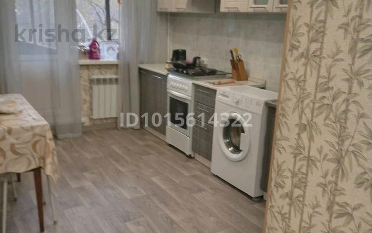 2-комнатная квартира · 52 м² · 3/12 этаж, мкр Юго-Восток, Мкр Юго-Восток, 28й микрорайон 18/2 за 170 000 ₸ в Караганде, Казыбек би р-н — фото 2