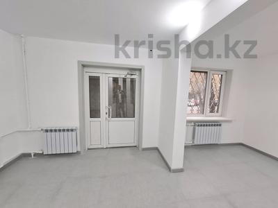 Офисы, медцентры и аптеки, образование, кабинеты и рабочие места, студии · 44 м² за 300 000 〒 в Караганде, Казыбек би р-н