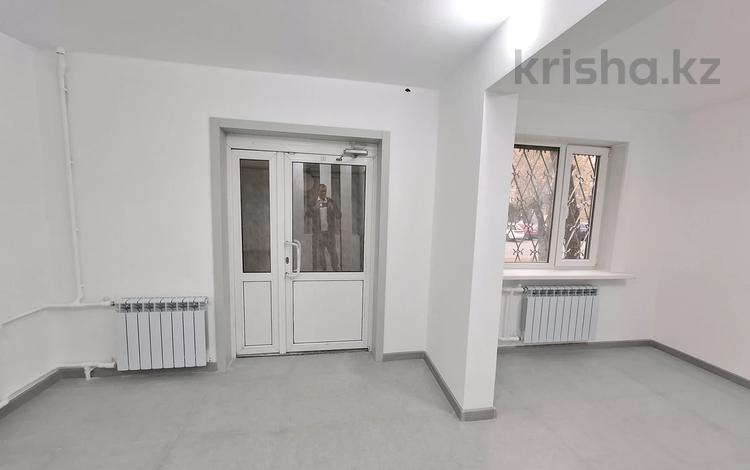 Офисы, медцентры и аптеки, образование, кабинеты и рабочие места, студии · 44 м² за 300 000 〒 в Караганде, Казыбек би р-н — фото 2