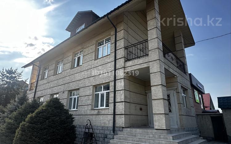 Отдельный дом · 8 комнат · 330 м² · 10 сот., мкр Акбулак, Доспанова за 400 млн ₸ в Алматы, Алатауский р-н — фото 2