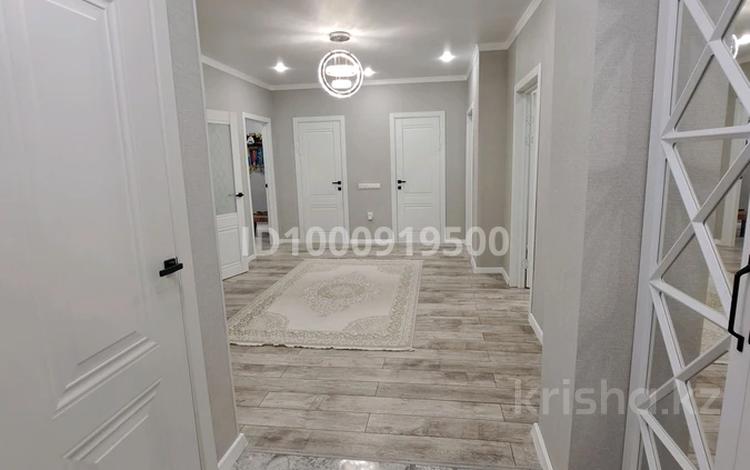 3-комнатная квартира · 123 м² · 7/9 этаж, Абая 244 за 50 млн 〒 в Уральске — фото 2