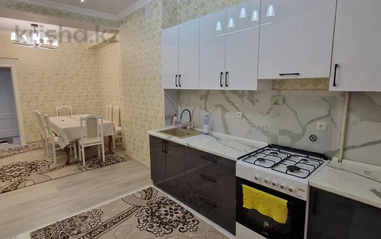 2-комнатная квартира, 95 м², 1/9 этаж помесячно, мкр Нурсат, Мкр. Нурсат 172Б — Байтерекова за 300 000 〒 в Шымкенте, Каратауский р-н — фото 2