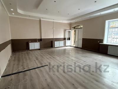 Свободное назначение, офисы, магазины и бутики, салоны красоты, фитнес и спорт, медцентры и аптеки, образование, кабинеты и рабочие места · 50 м² за 390 000 ₸ в Уральске