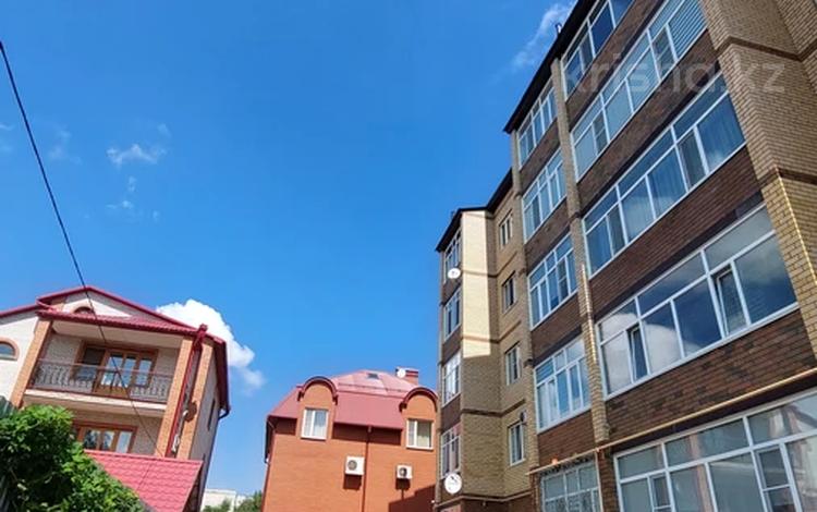 2-бөлмелі пәтер · 67.8 м² · 2/5 қабат, Темира Масина 51, бағасы: 300 000 ₸ в Уральске — фото 35