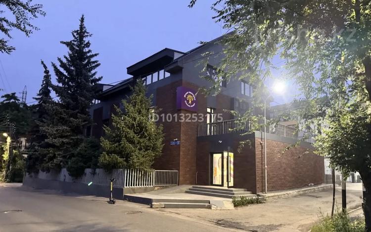 Свободное назначение, офисы, магазины и бутики, общепит, салоны красоты, бани, гостиницы и зоны отдыха, медцентры и аптеки, образование, развлечения · 520 м² за 750 млн ₸ в Алматы, Медеуский р-н — фото 19