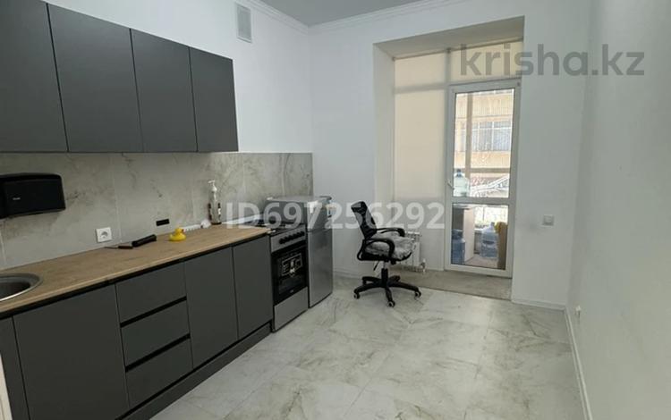 3-комнатная квартира, 85 м², 1/9 этаж помесячно, мкр Комсомольский, Е 489 3