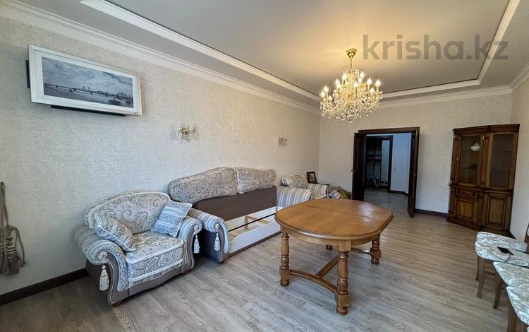4-комнатная квартира · 160 м², Аманжолова 24 за 700 000 ₸ в Астане, Алматы р-н — фото 2