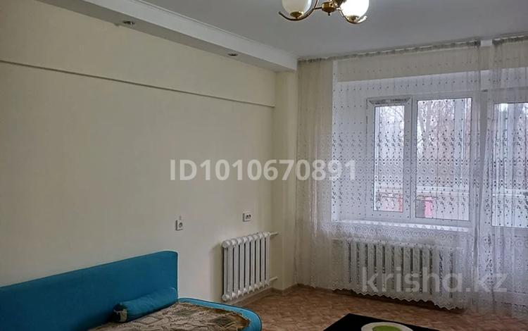 2-комнатная квартира · 50 м² · 2/5 этаж, мкр 13-й военный городок 52 за 200 000 ₸ в Алматы, Турксибский р-н — фото 2