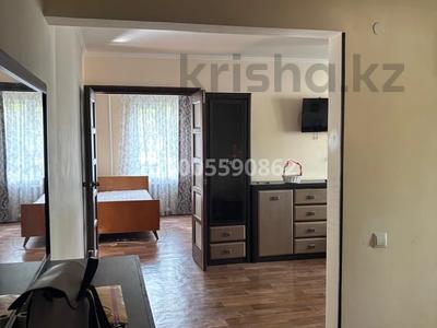 2-комнатная квартира · 55 м² · 2/5 этаж, Назарбаева — Сатпаева за 300 000 〒 в Алматы, Бостандыкский р-н