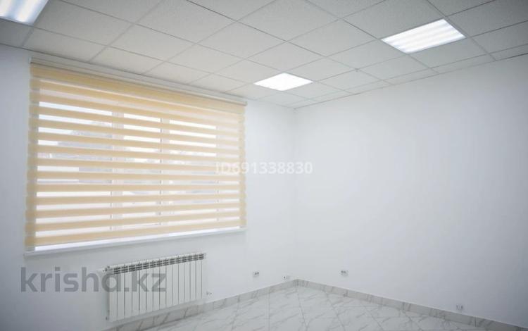 Офисы · 24 м² за 160 000 〒 в Уральске, мкр Школьник — фото 2