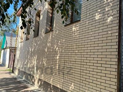 Отдельный дом · 5 комнат · 280 м² · 6 сот., Комсомольская 86 за 98 млн 〒 в Уральске