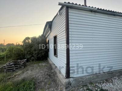 Часть дома · 3 комнаты · 51.4 м² · 36.7 сот., Торфяная 64 за 8.5 млн ₸ в Семее