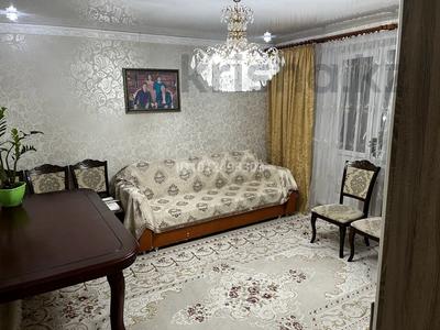 3-комнатная квартира · 63.7 м² · 4/7 этаж, Мкрн Голубые пруды 7 — Рядом торговый дом Айгерим за 29 млн ₸ в Караганде, Алихана Бокейханова р-н